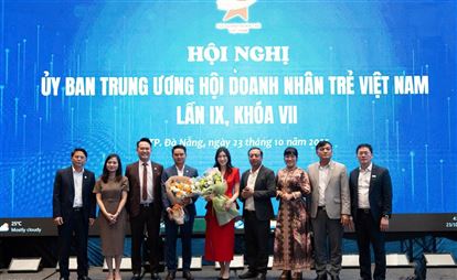 Uỷ ban Hội DNT Việt Nam khoá VII tín nhiệm giới thiệu anh Đặng Hồng Anh tái cử Chủ tịch Hội khoá VIII với tỷ lệ 95,2%
