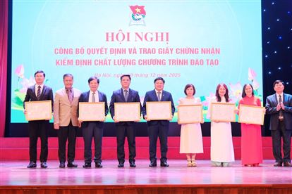 Trao chứng nhận kiểm định chất lượng 07 chương trình đào tạo Đại học cho Học viện Thanh thiếu niên Việt Nam