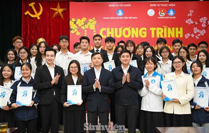 Những phần quà Tết tiếp sức cán bộ Hội Sinh viên vượt khó