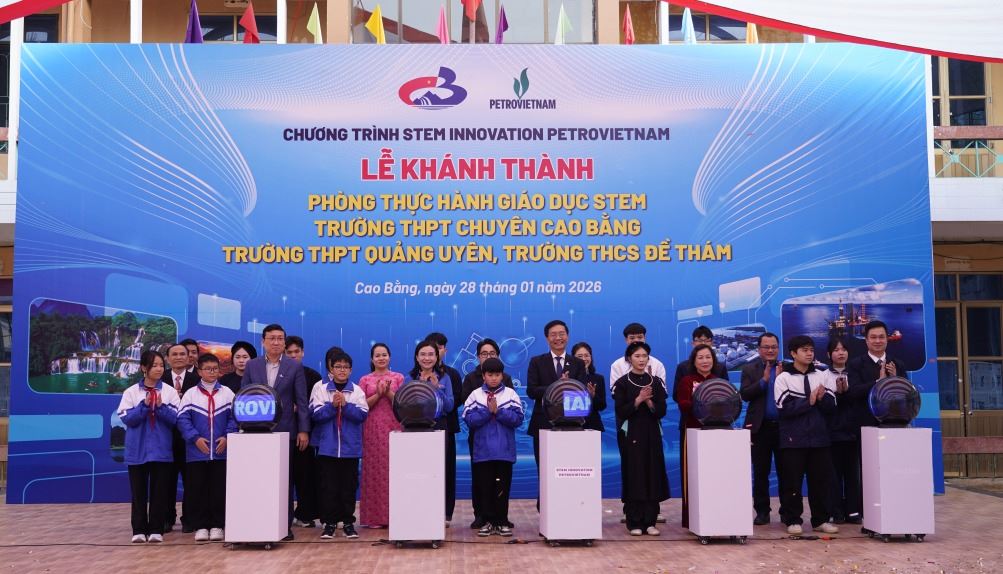 Khánh thành Phòng thực hành giáo dục STEM tại Trường THPT Chuyên Cao Bằng