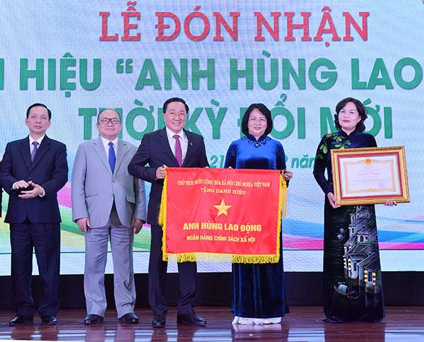 Hội nghị tổng kết Chiến lược phát triển NHCSXH giai đoạn 2011 - 2020 và đón nhận danh hiệu “Anh hùng Lao động” thời kỳ đổi mới