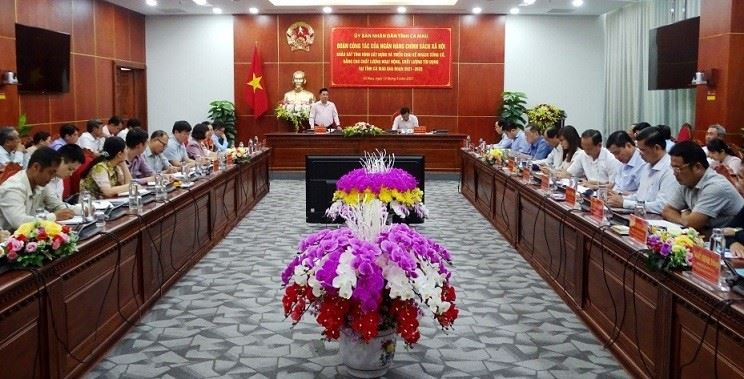 Đoàn công tác của Ngân hàng Chính sách xã hội làm việc tại Cà Mau