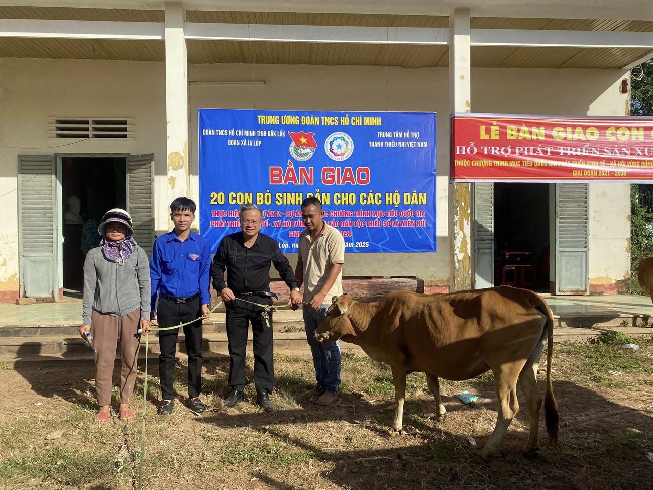 TRAO CON GIỐNG TẠO SINH KẾ ĐỒNG HÀNH CÙNG NGƯỜI DÂN ĐẮK LẮK PHÁT TRIỂN CHĂN NUÔI