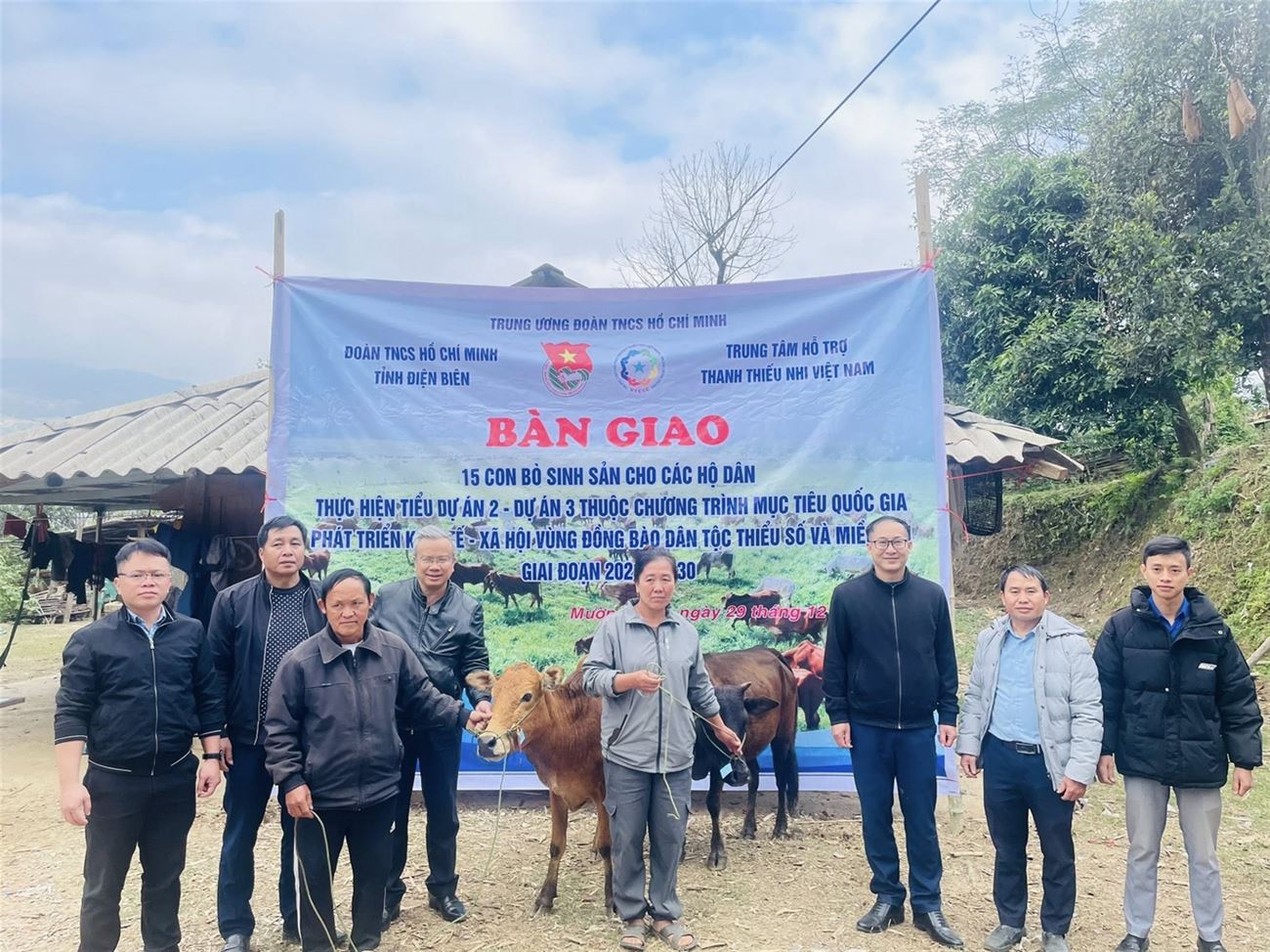 TRUNG TÂM HỖ TRỢ THANH THIẾU NHI VIỆT NAM BÀN GIAO BÒ CÁI GIỐNG HỖ TRỢ GIẢM NGHÈO TẠI TỈNH ĐIỆN BIÊN