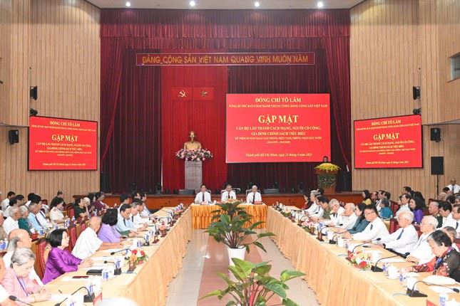 Tổng Bí thư Tô Lâm gặp mặt cán bộ lão thành, người có công, gia đình chính sách tiêu biểu
