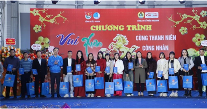 Trung ương Đoàn trao quà tết cho thanh niên công nhân tại Bắc Ninh