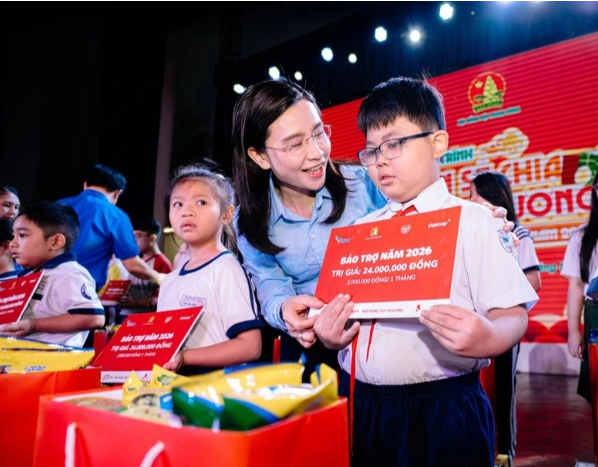Xuân sẻ chia - Tết yêu thương đến với trẻ mồ côi, khó khăn