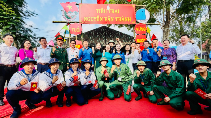Đồng chí Nguyễn Phạm Duy Trang dự Hội trại tòng quân, thăm trường mầm non và công nhân lao động khu vực phía Bắc TP.HCM