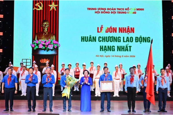 Đội TNTP Hồ Chí Minh được trao tặng Huân chương Lao động hạng nhất