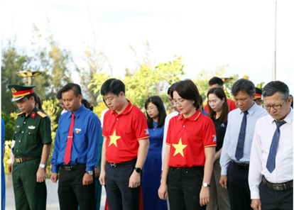 Thiêng liêng Lễ chào cờ “Tôi yêu Tổ quốc tôi” tại Khu tưởng niệm chiến sĩ Gạc Ma