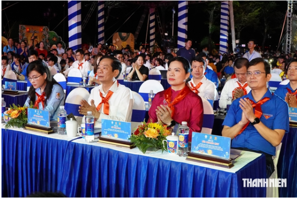 Hơn 7 triệu lồng đèn và 800.000 phần quà trung thu tặng thiếu nhi khó khăn