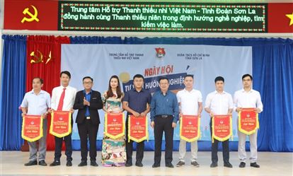 Tưng bừng Ngày hội tư vấn hướng nghiệp và  giới thiệu việc làm tại Sơn La năm 2022
