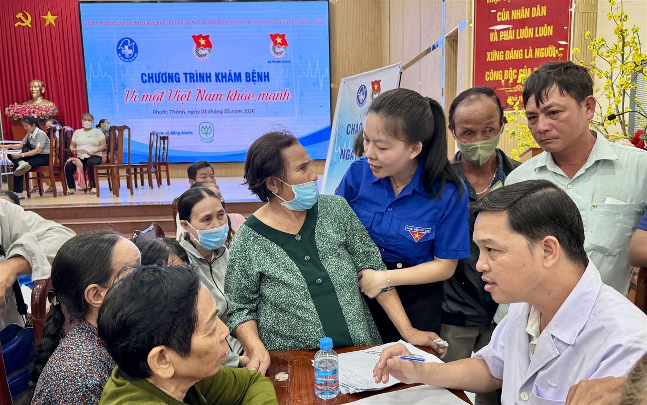 Trung ương Đoàn phối hợp khám bệnh phát thuốc miễn phí cho người dân