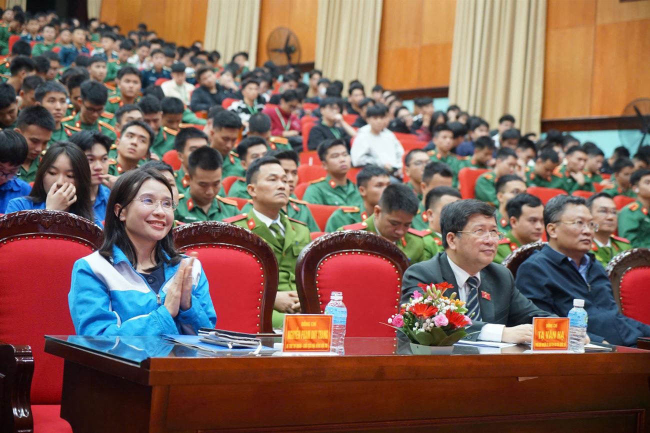 Bí thư Trung ương Đoàn thăm, động viên Cuộc thi trắc nghiệm trực tuyến tìm hiểu 80 năm Ngày Tổng tuyển cử đầu tiên