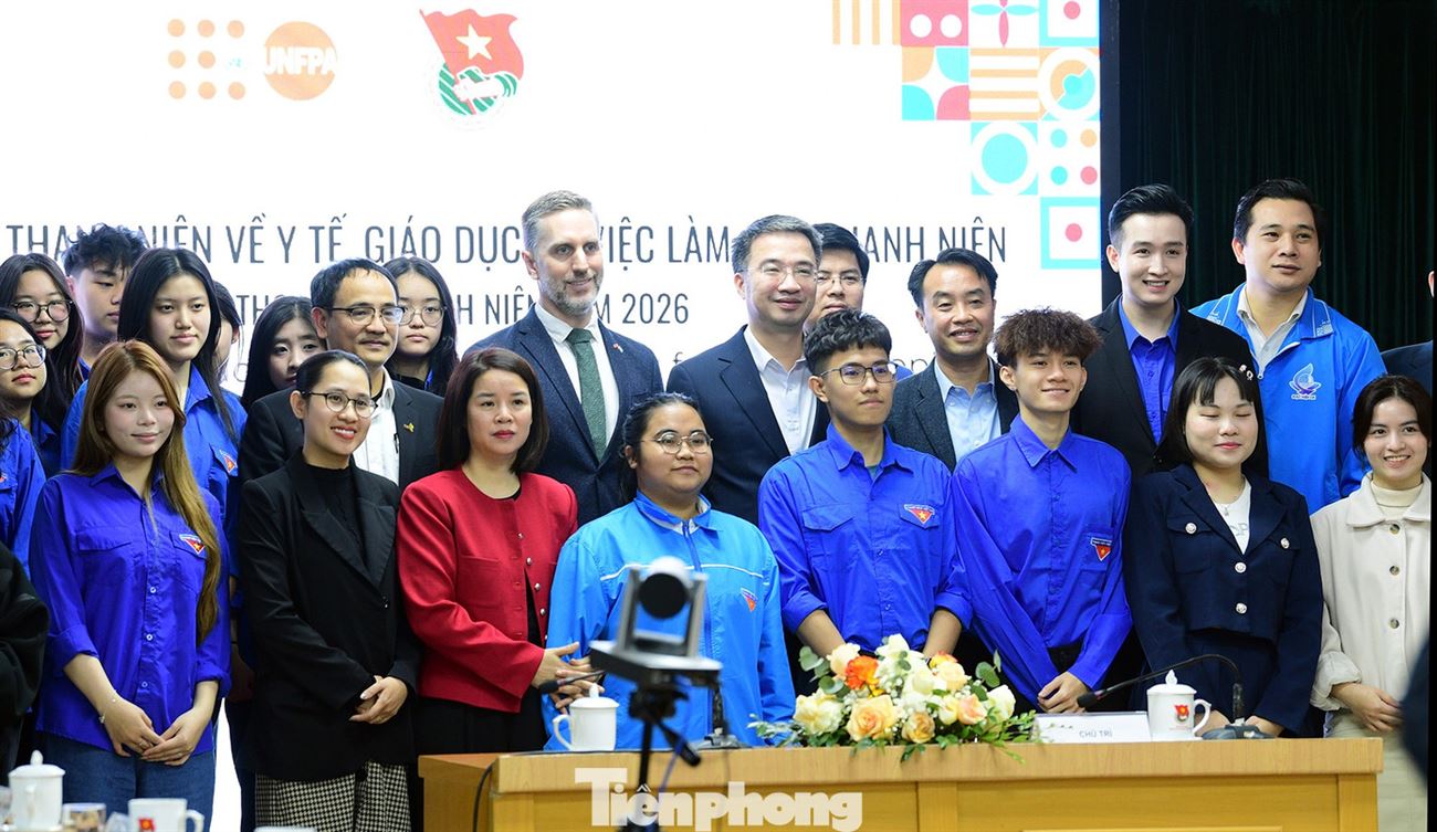 Cảnh báo cha mẹ trẻ nuôi con theo bác sĩ Google