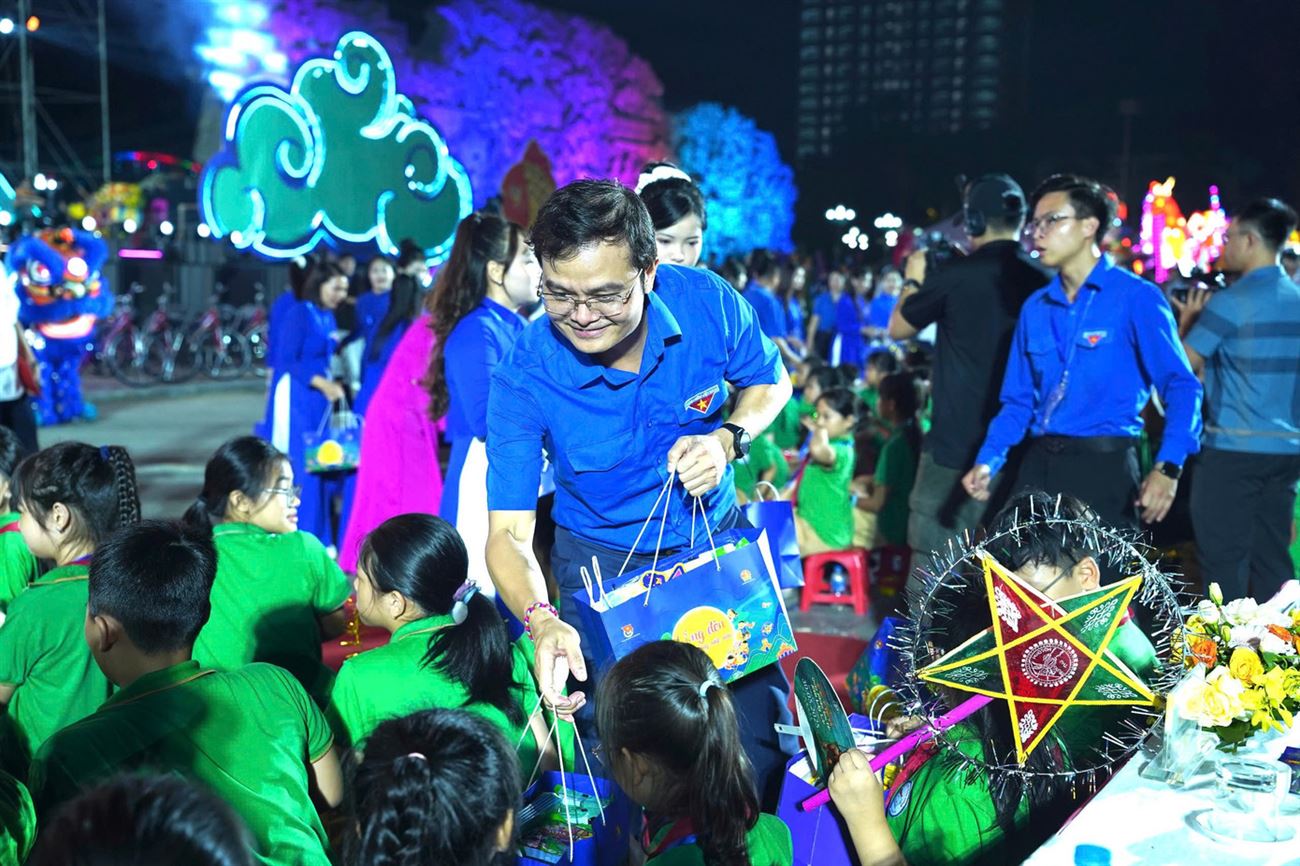Trung thu gửi trọn yêu thương cho thiếu nhi tại 248 xã khu vực biên giới