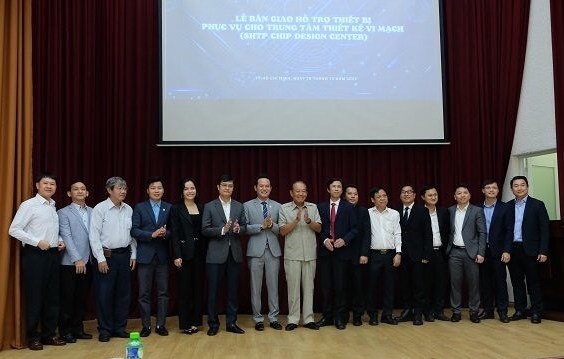 Hai doanh nghiệp hỗ trợ 2,6 tỉ đồng cho đào tạo về thiết kế vi mạch - ảnh 1