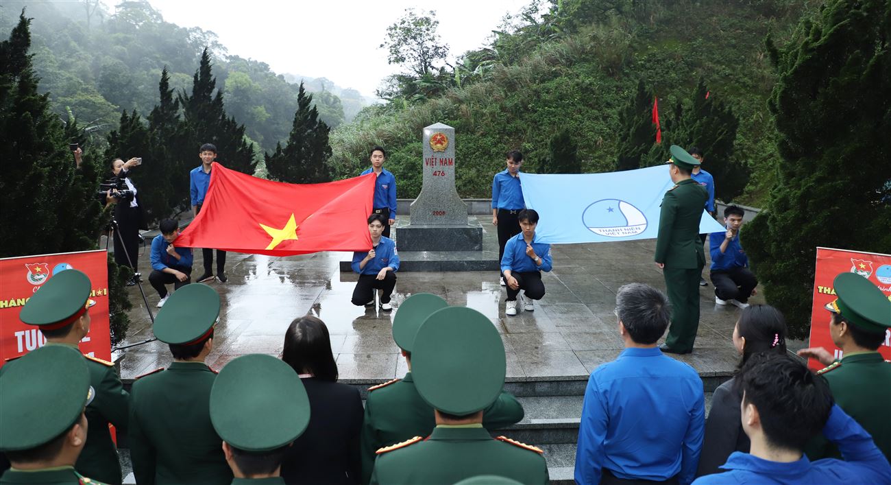 Tháng Ba Biên giới 2026: Ấn tượng Lễ chào cờ “Tôi yêu Tổ quốc tôi” tại Cột mốc 476
