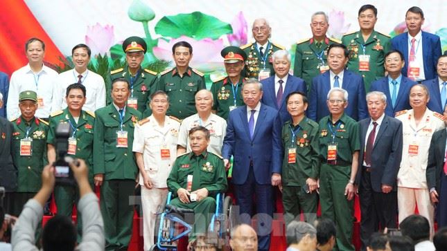 Dự kiến chi hơn 834 tỷ đồng tặng quà người có công dịp 30/4
