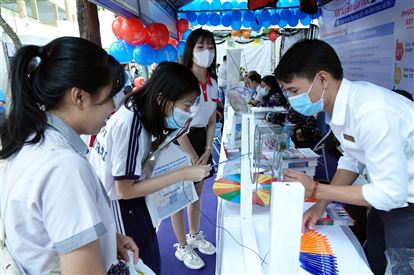 Hàng ngàn sinh viên không học dù trúng tuyển: Trường đại học chủ động tìm giải pháp