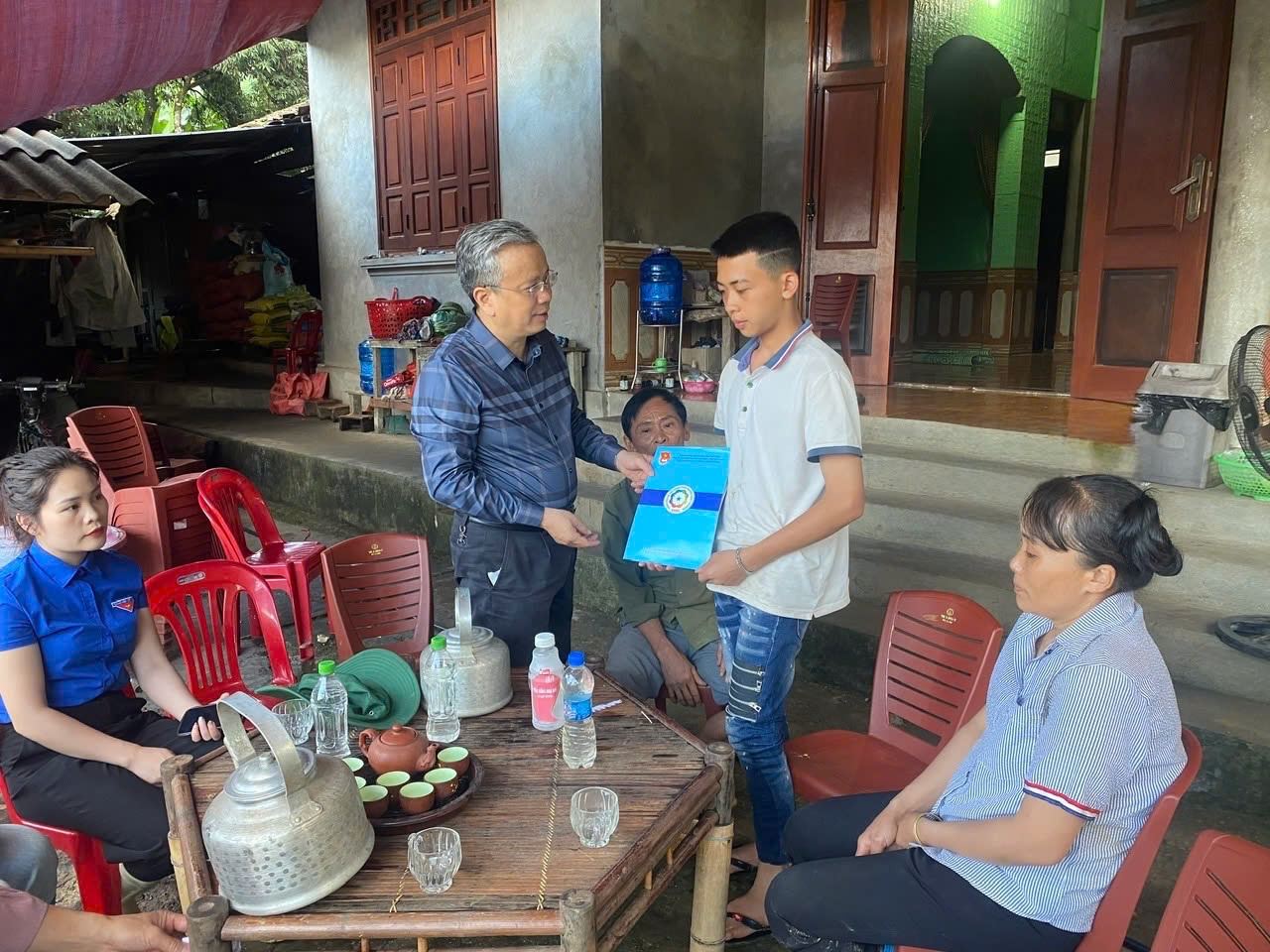 Đồng hành, sẻ chia cùng đồng bào vùng lũ Ba Bể