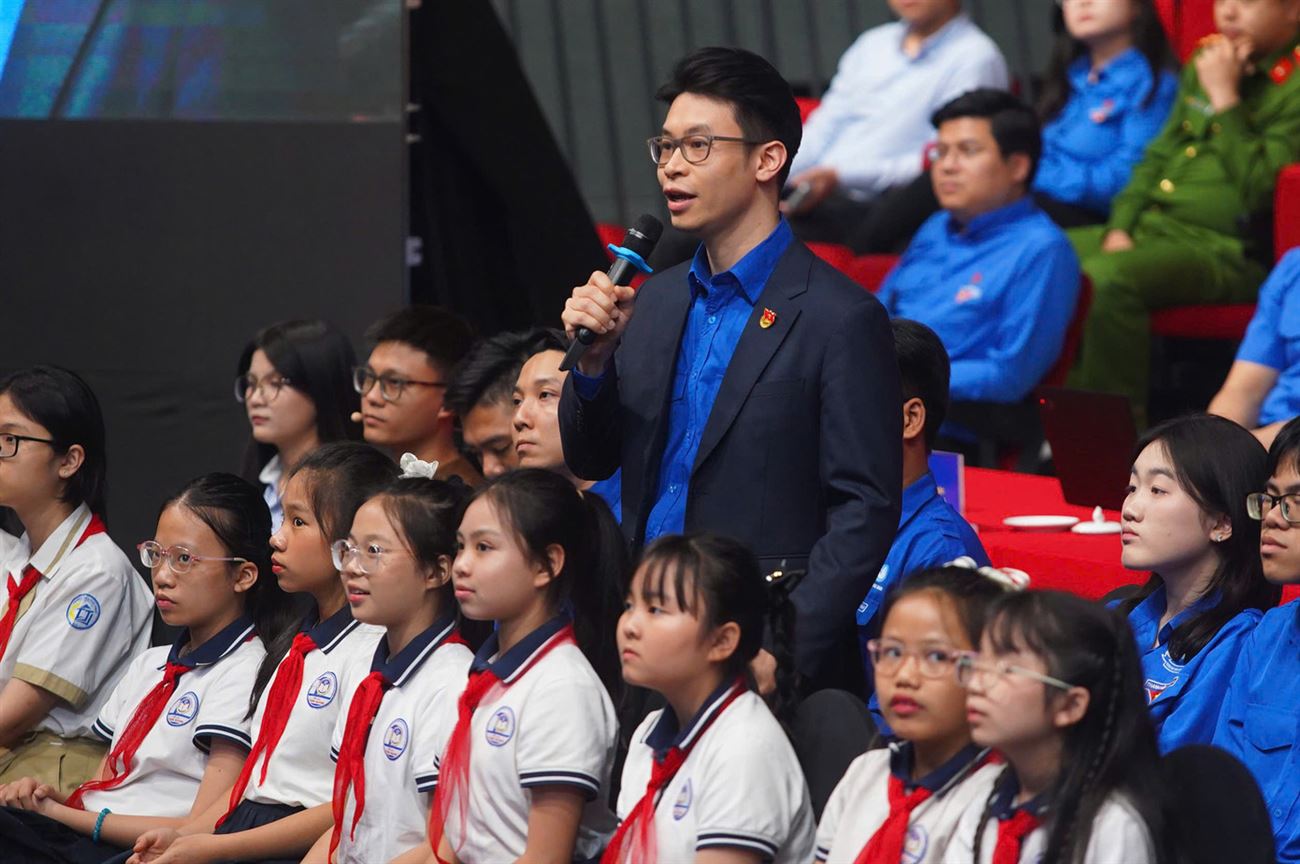 Sống tích cực, cân bằng khát vọng cá nhân và trách nhiệm với gia đình, đất nước
