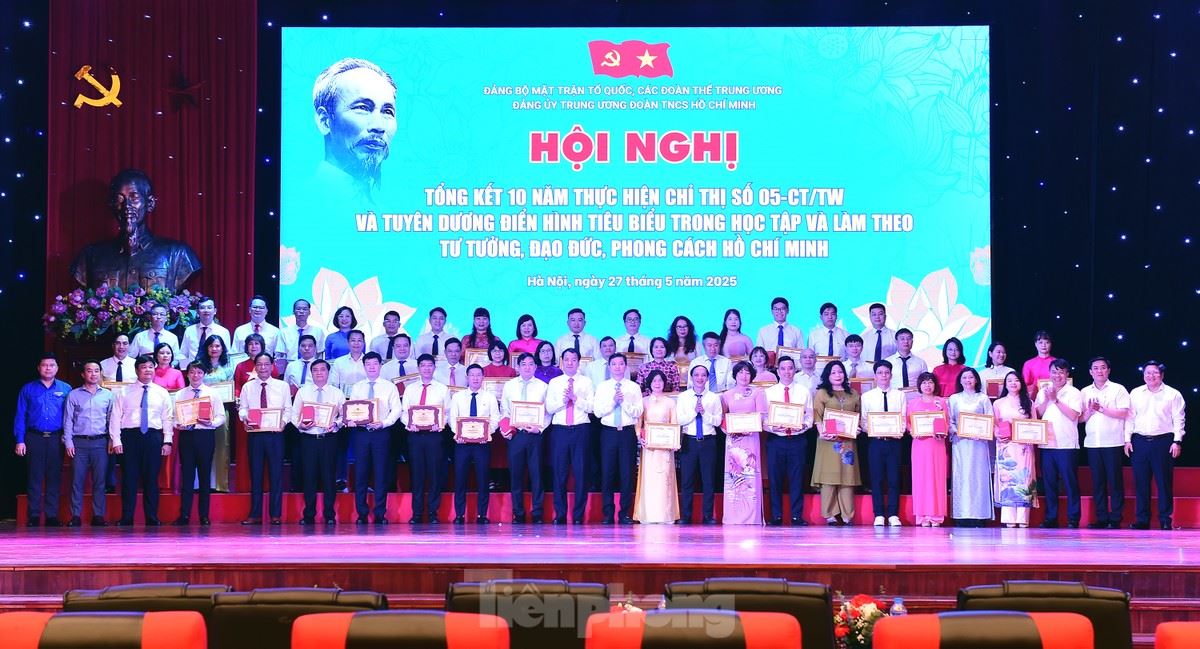 Tuyên dương 08 tập thể, 53 cá nhân có thành tích xuất sắc trong học tập và làm theo tư tưởng, đạo đức, phong cách Hồ Chí Minh tại Đảng bộ Trung ương Đoàn