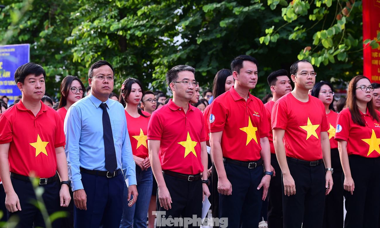 Lễ chào cờ Tôi yêu Tổ quốc tôi đồng loạt được tổ chức trên khắp cả nước