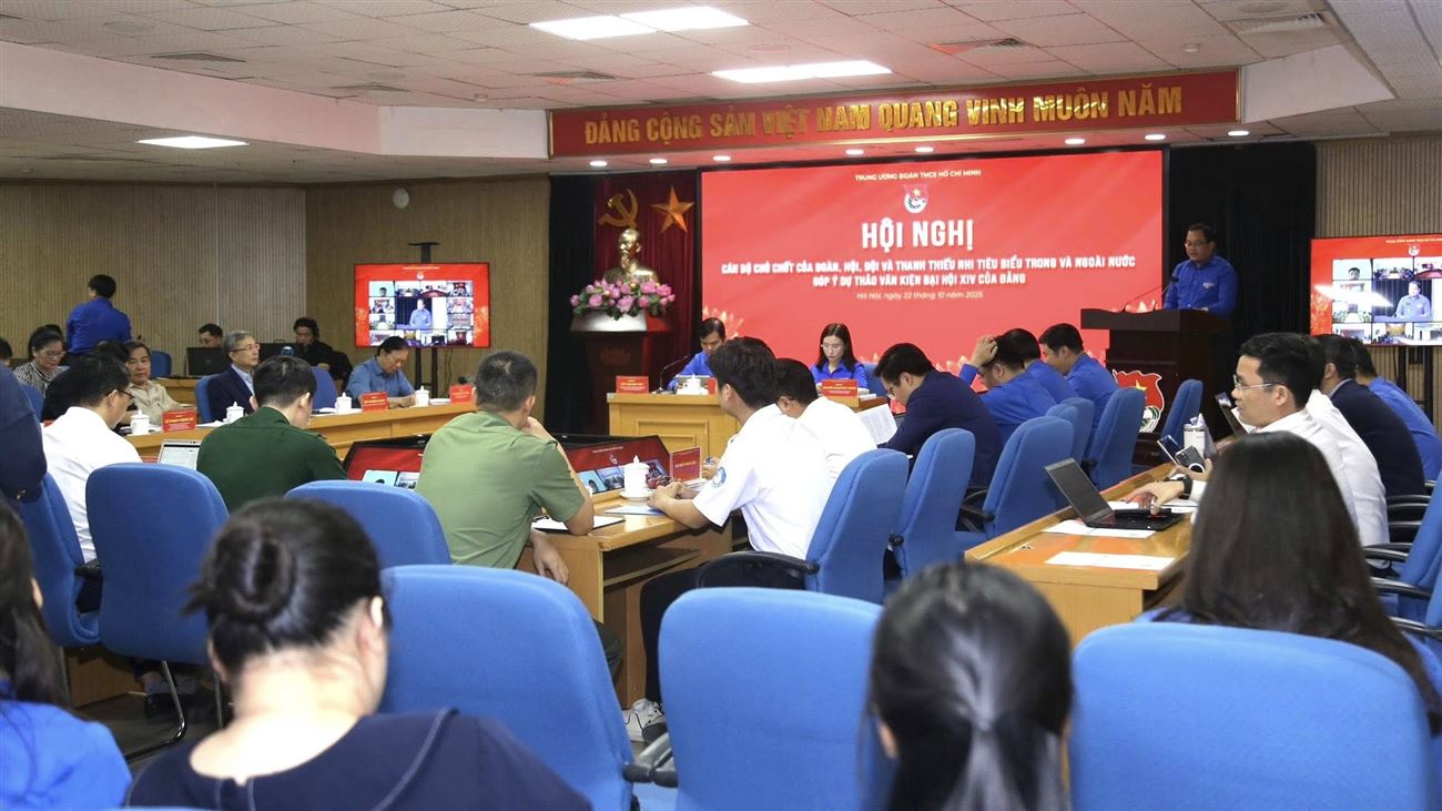 Xây dựng không gian đoàn kết số, phát triển lý luận về quản trị số, xã hội số