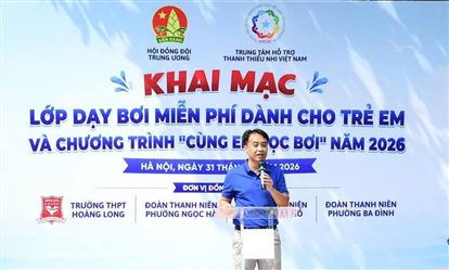 Bể bơi Khăn Quàng Đỏ đón gần 36.000 lượt thanh thiếu nhi và người dân đến bơi lội