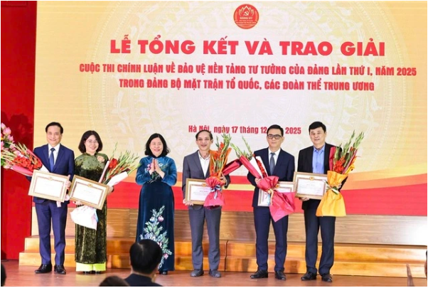 Đảng ủy MTTQ, các đoàn thể TW trao giải Cuộc thi chính luận về bảo vệ nền tảng tư tưởng của Đảng lần thứ 1