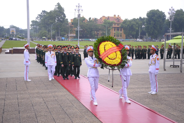 Đoàn đại biểu Đại hội Hội Cựu chiến binh Việt Nam lần thứ VIII, nhiệm kỳ 2026-2031 vào Lăng viếng Chủ tịch Hồ Chí Minh