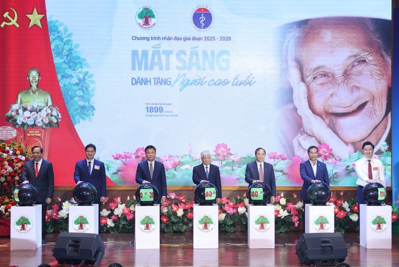 Phát động Tháng hành động vì người cao tuổi và chương trình Mắt sáng cho người cao tuổi