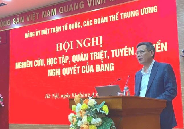 Chuẩn bị trình Trung ương việc sắp xếp lại các tổ chức chính trị - xã hội, hội quần chúng
