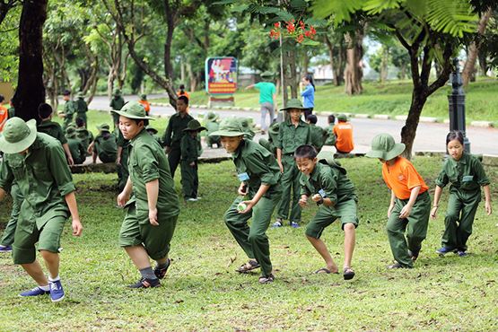 Muốn con ngoan biết chào hỏi lễ phép, ba mẹ chỉ cần ghi nhớ những điều này